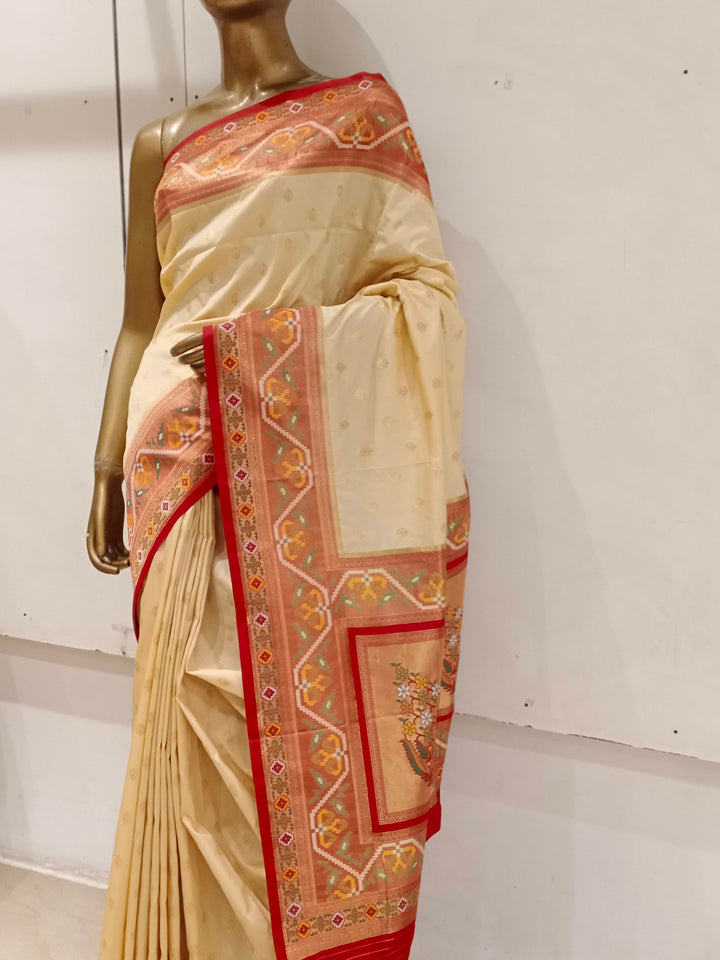 Chhabra 555 Off White Bright Zari Embellished Silk Blend Saree With Contrast Border & Pallu