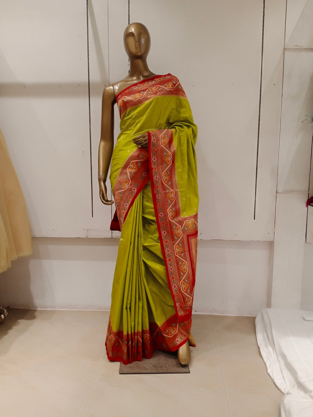 Chhabra 555 Mehandi Green Resham & Zari Woven Embellished Silk Saree