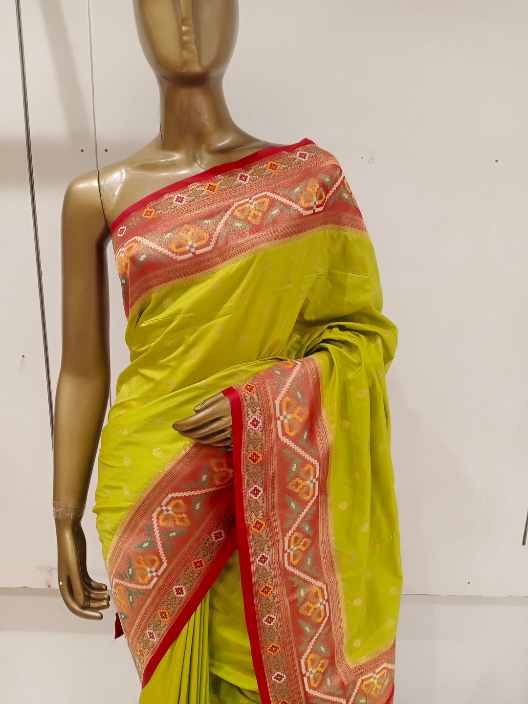 Chhabra 555 Mehandi Green Resham & Zari Woven Embellished Silk Saree