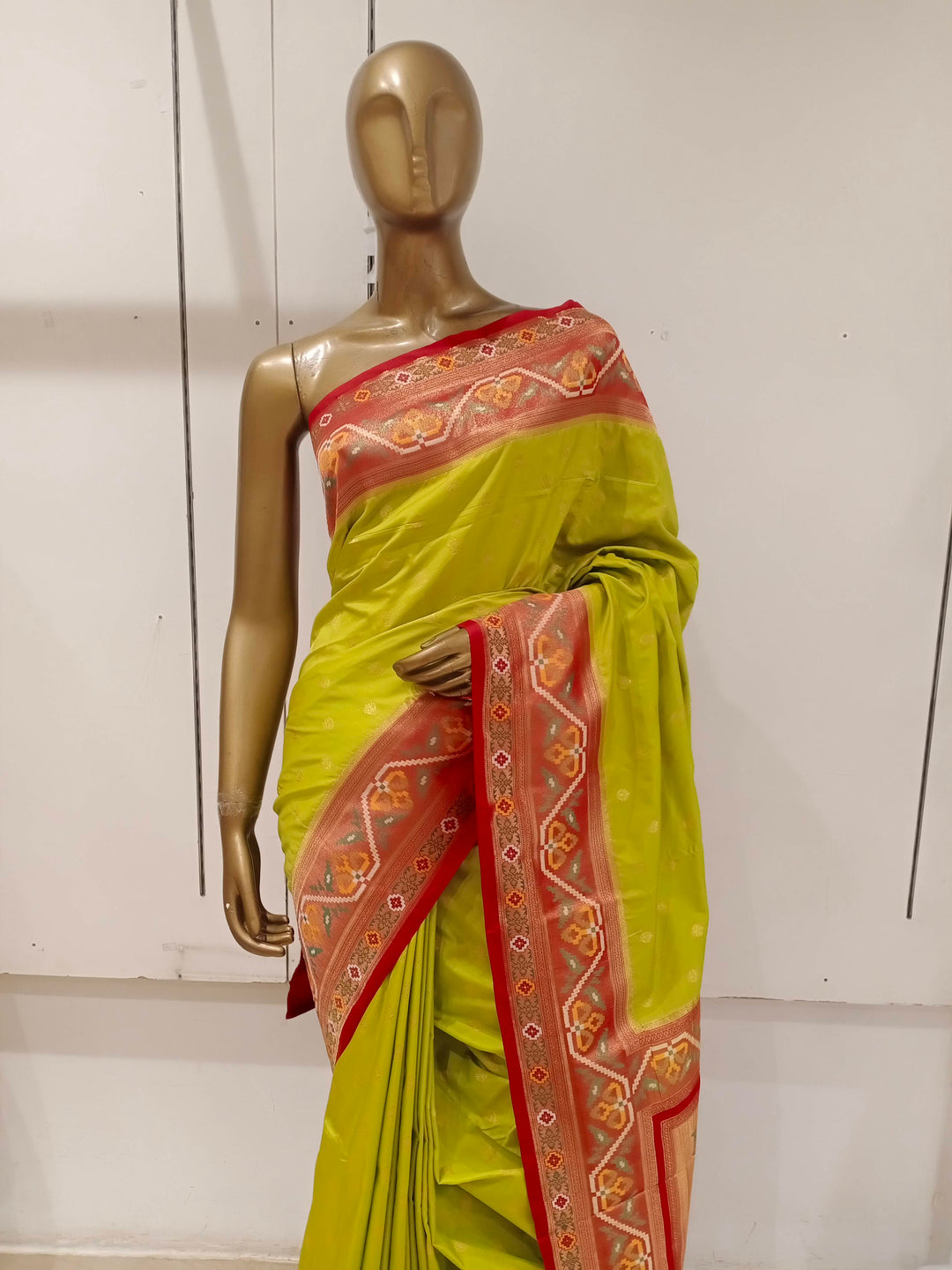 Chhabra 555 Mehandi Green Resham & Zari Woven Embellished Silk Saree