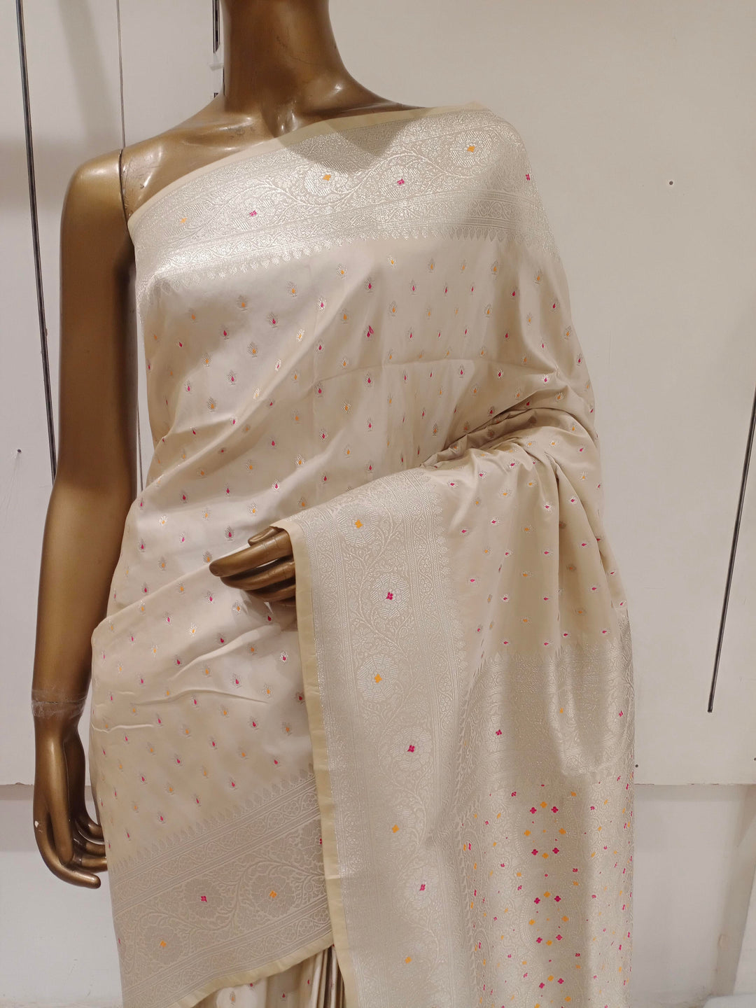Chhabra 555 Cream Resham & Zari Embroidered Woven Embellished Silk Blend Saree