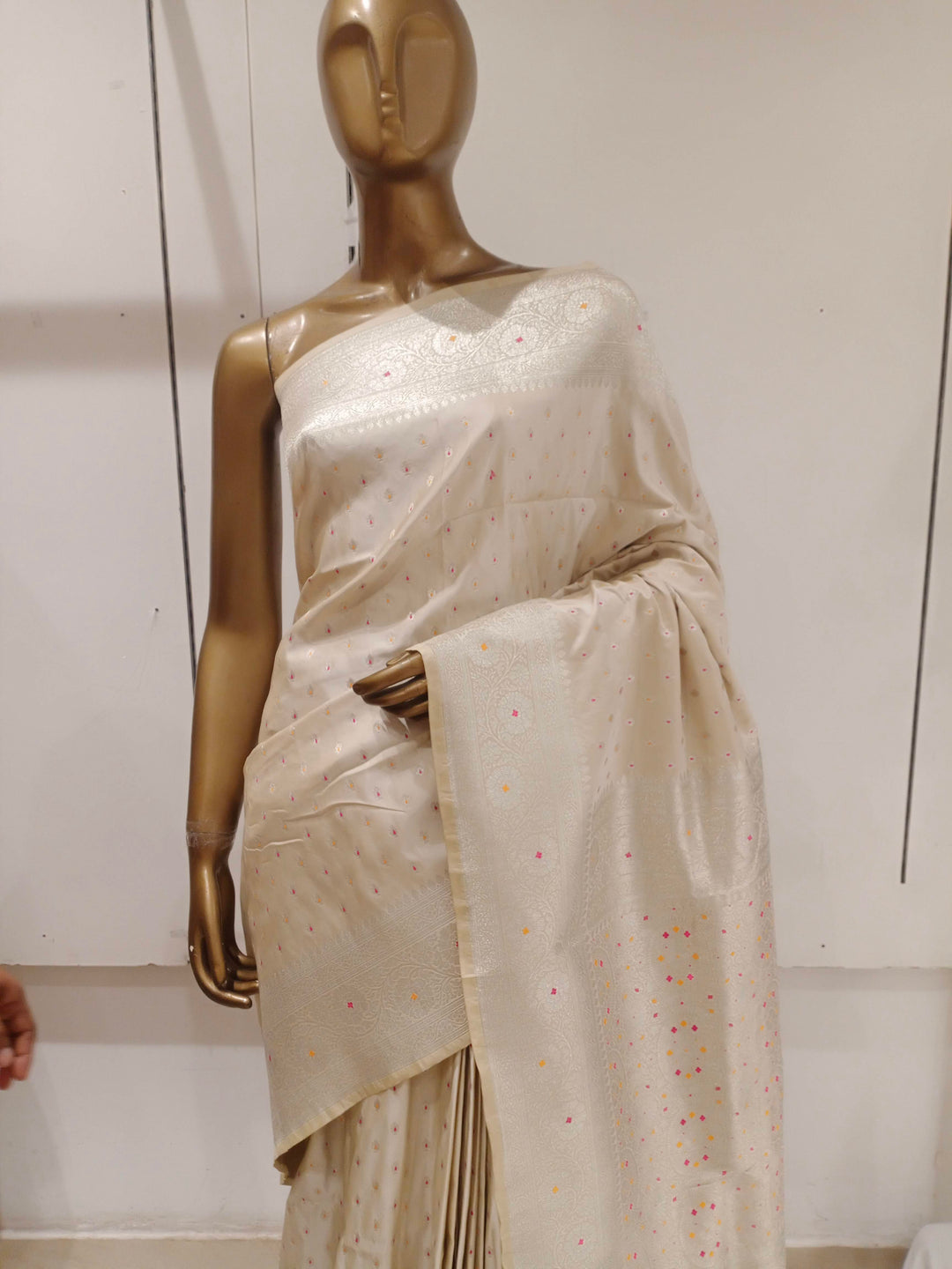 Chhabra 555 Cream Resham & Zari Embroidered Woven Embellished Silk Blend Saree