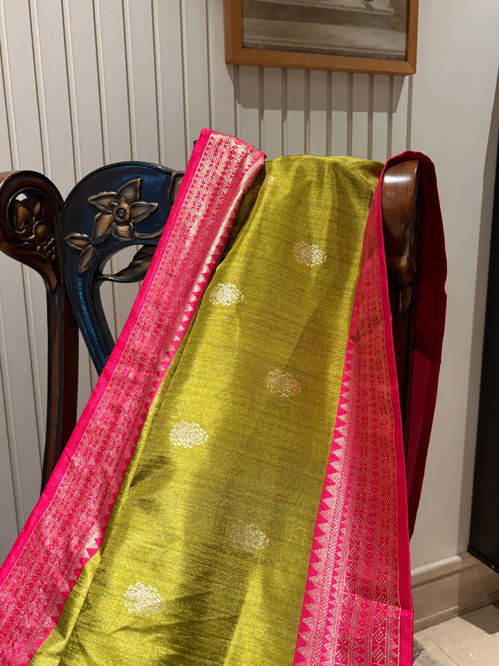 Banarasi Silk Saree with Zari Weaving & Contrast Pink Pallu Border