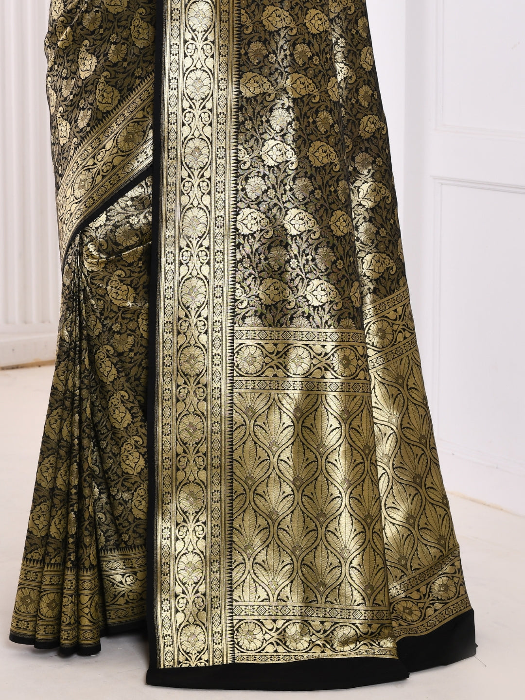 Black & Golden Woven Design Kanjeevaram Saree