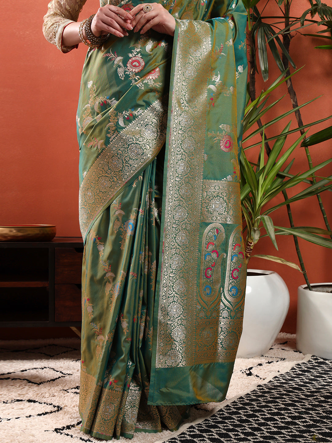 Traditional Banarasi Silk Saree with Intricate Ethnic Motifs Gold & Silver Zari Weaving