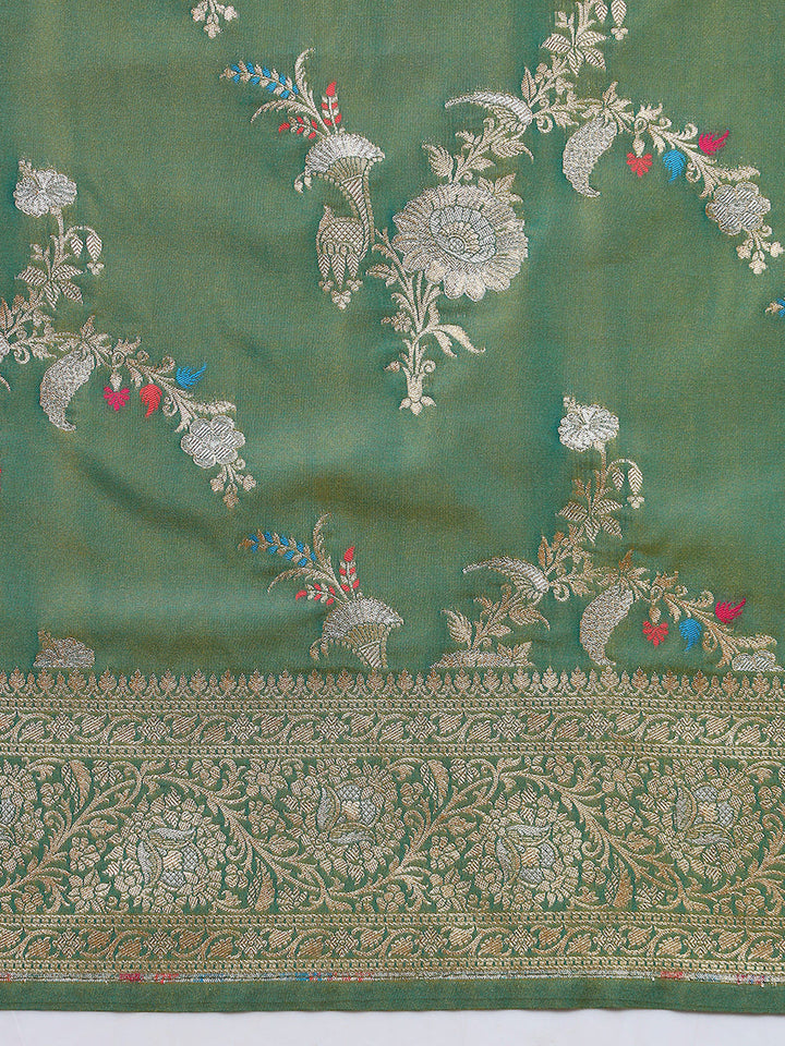 Traditional Banarasi Silk Saree with Intricate Ethnic Motifs Gold & Silver Zari Weaving