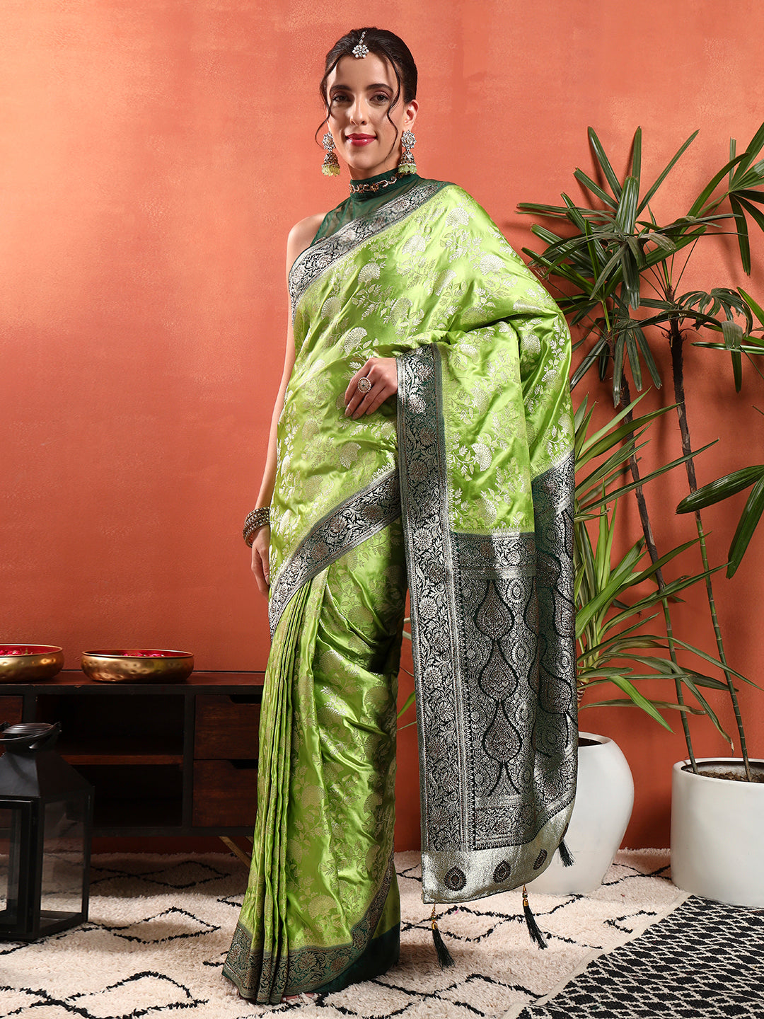 Banarasi Intricate Floral Motifs Zari Woven Contemporary Handloom Satin Silk Saree