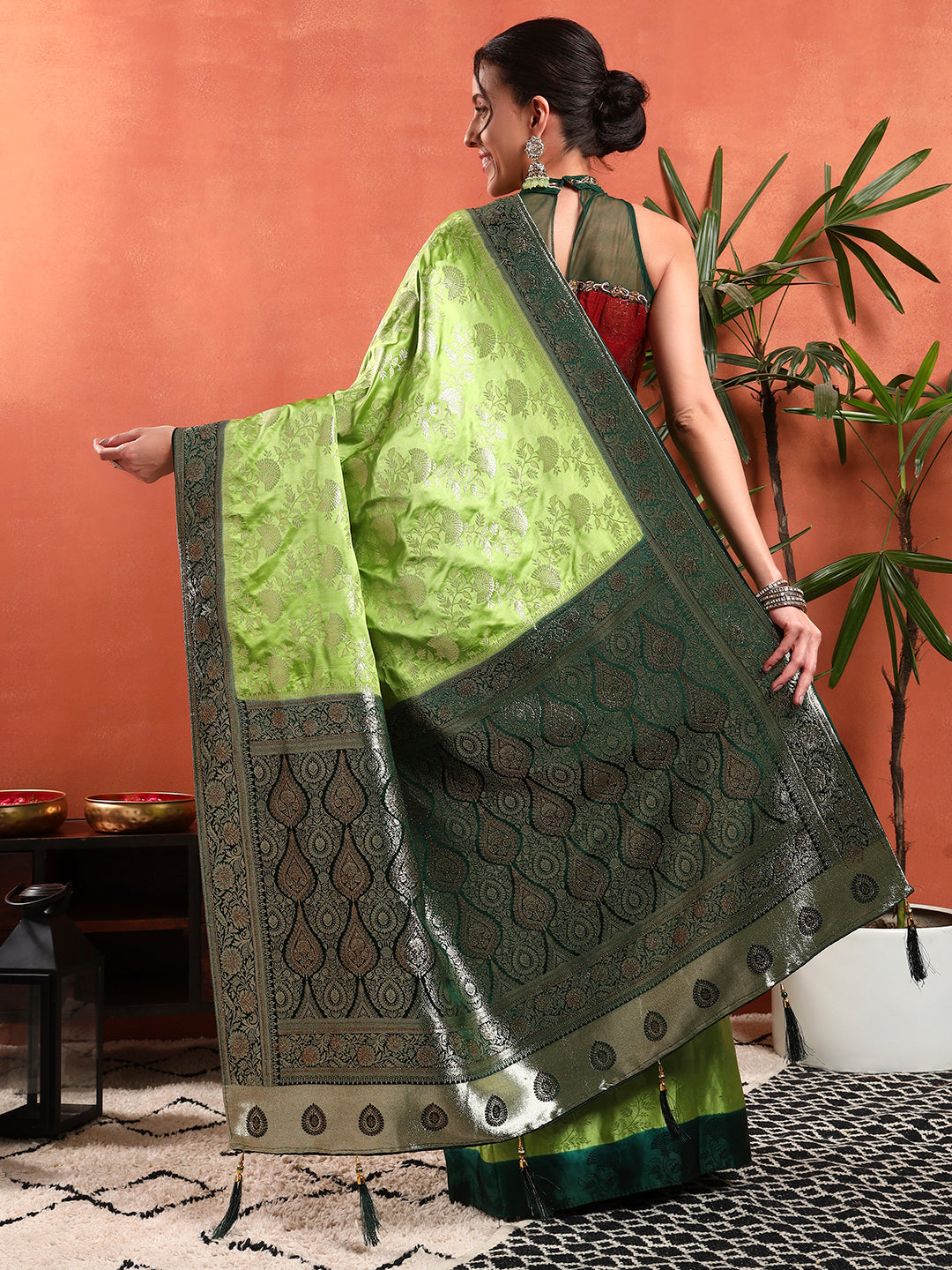 Banarasi Intricate Floral Motifs Zari Woven Contemporary Handloom Satin Silk Saree