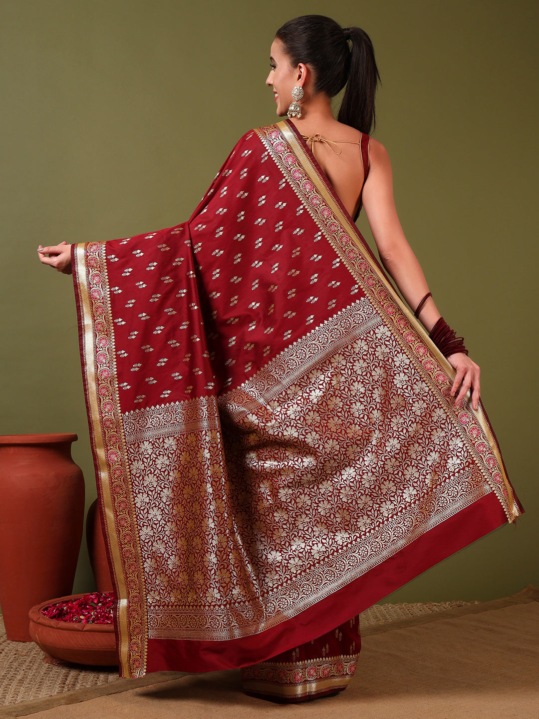 Banarasi Zari Woven Traditional Handloom Silk Saree with Intricate Floral Motifs