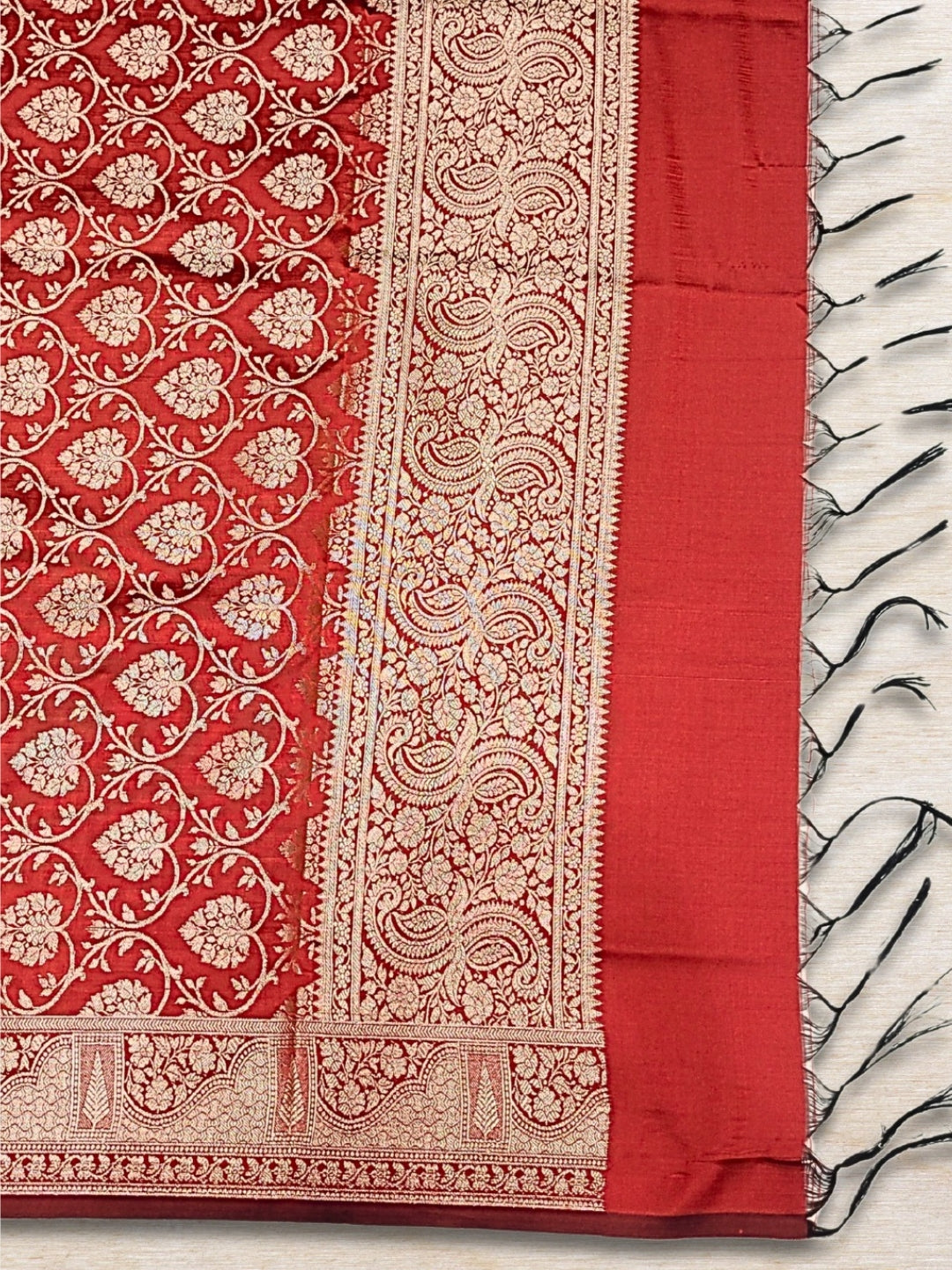 Banarasi Silk Dress Material with Contrast Color Weaving & Leheriya Paisley Pattern