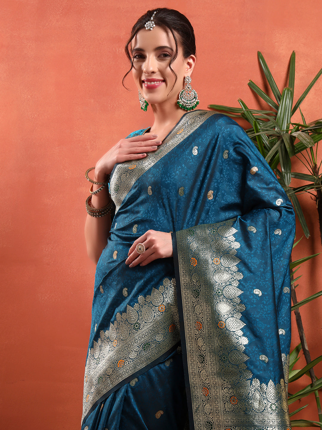 Handloom Banarasi Brocade Handloom Silk saree with Meenakari Weaving, Paisley Border