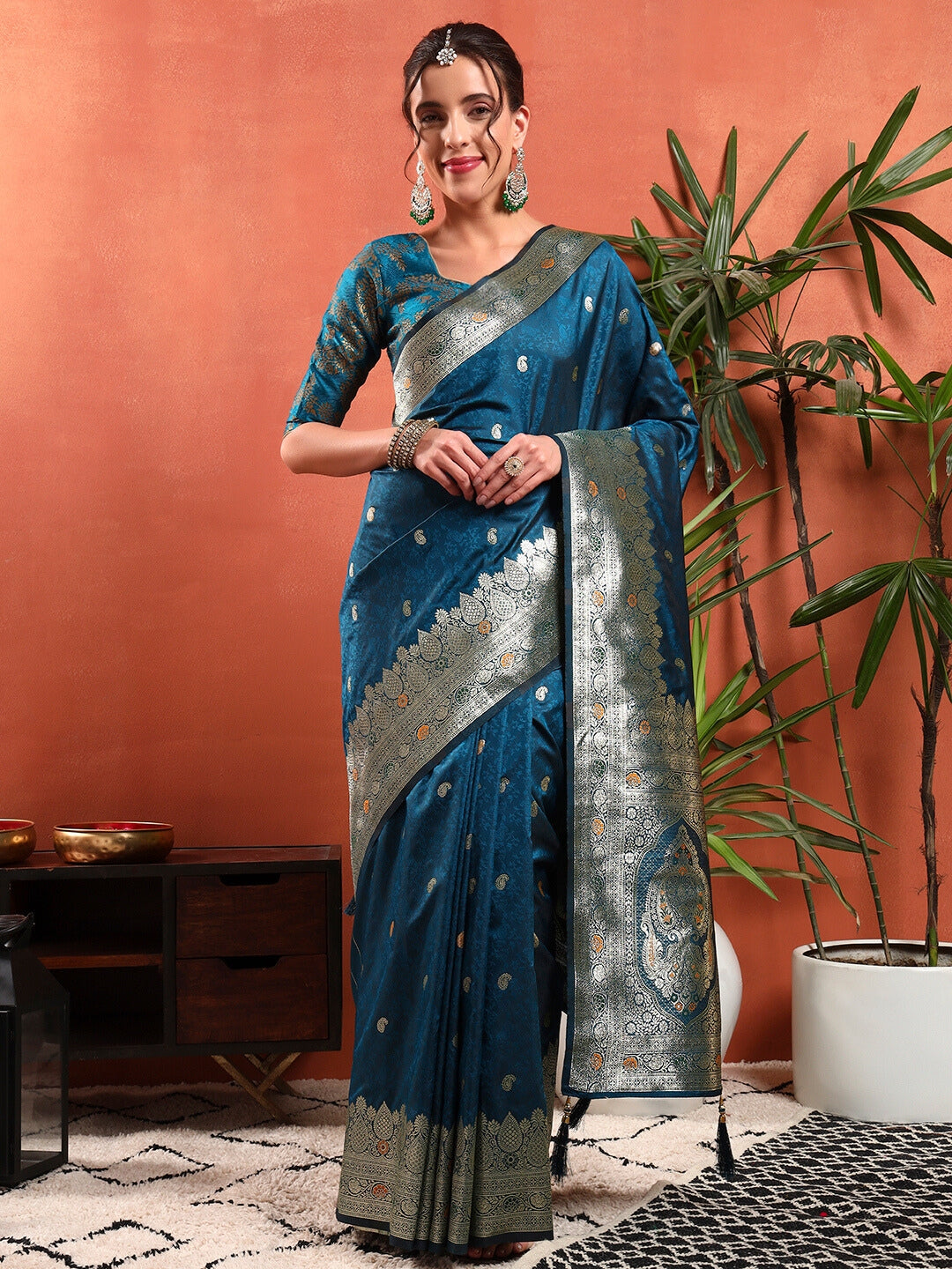 Handloom Banarasi Brocade Handloom Silk saree with Meenakari Weaving, Paisley Border