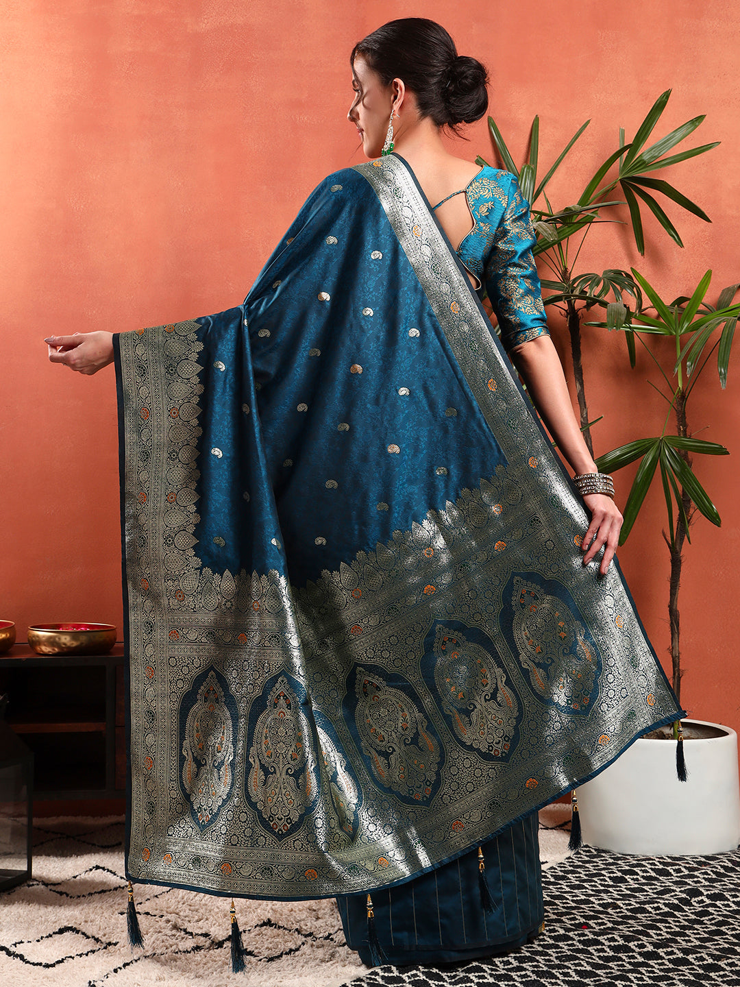 Handloom Banarasi Brocade Handloom Silk saree with Meenakari Weaving, Paisley Border