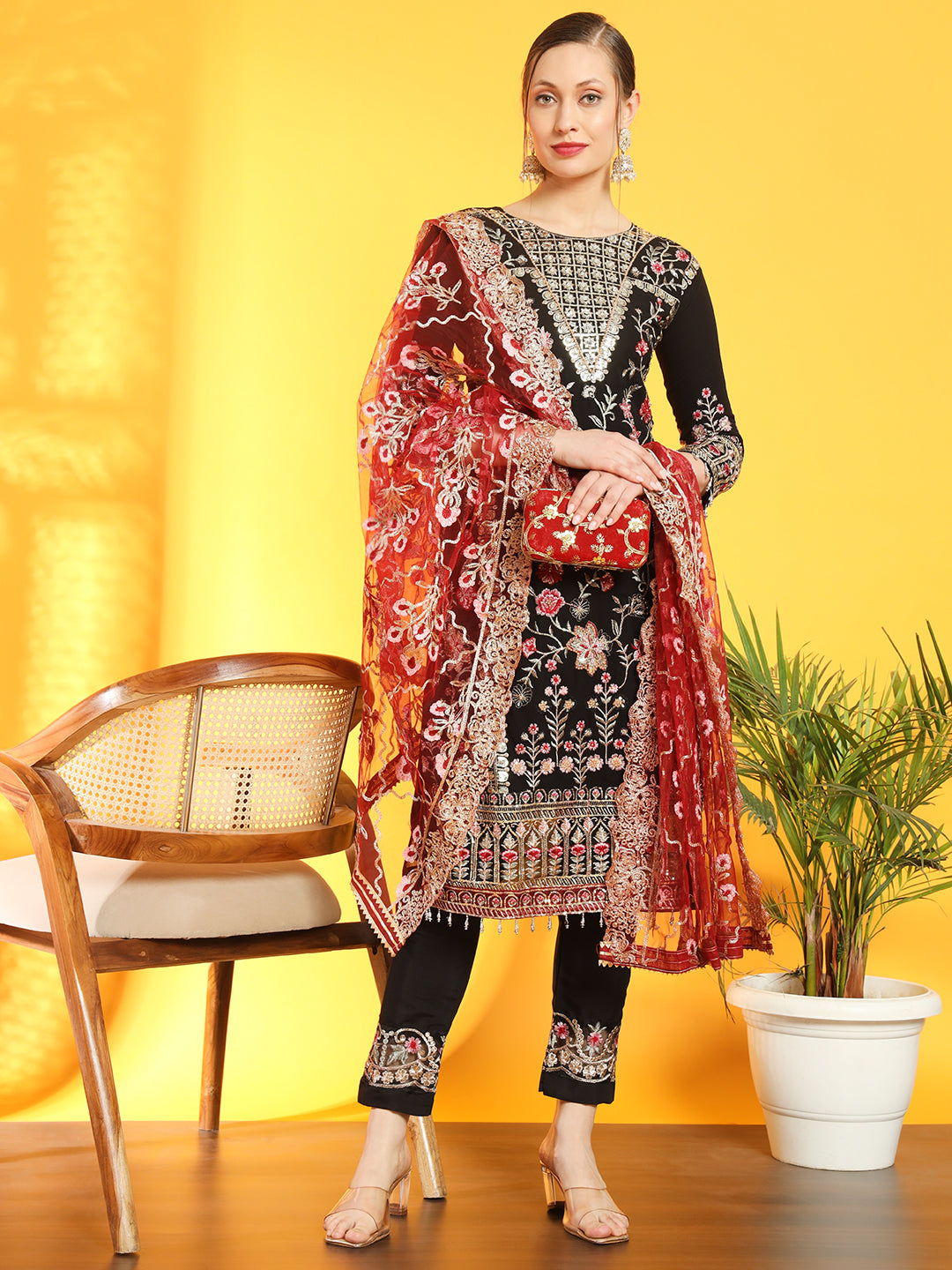 Chhabra 555 Pakistani Inspired Floral Embroidery Georgette Kurta Set With Contrast Scalloped Dupatta