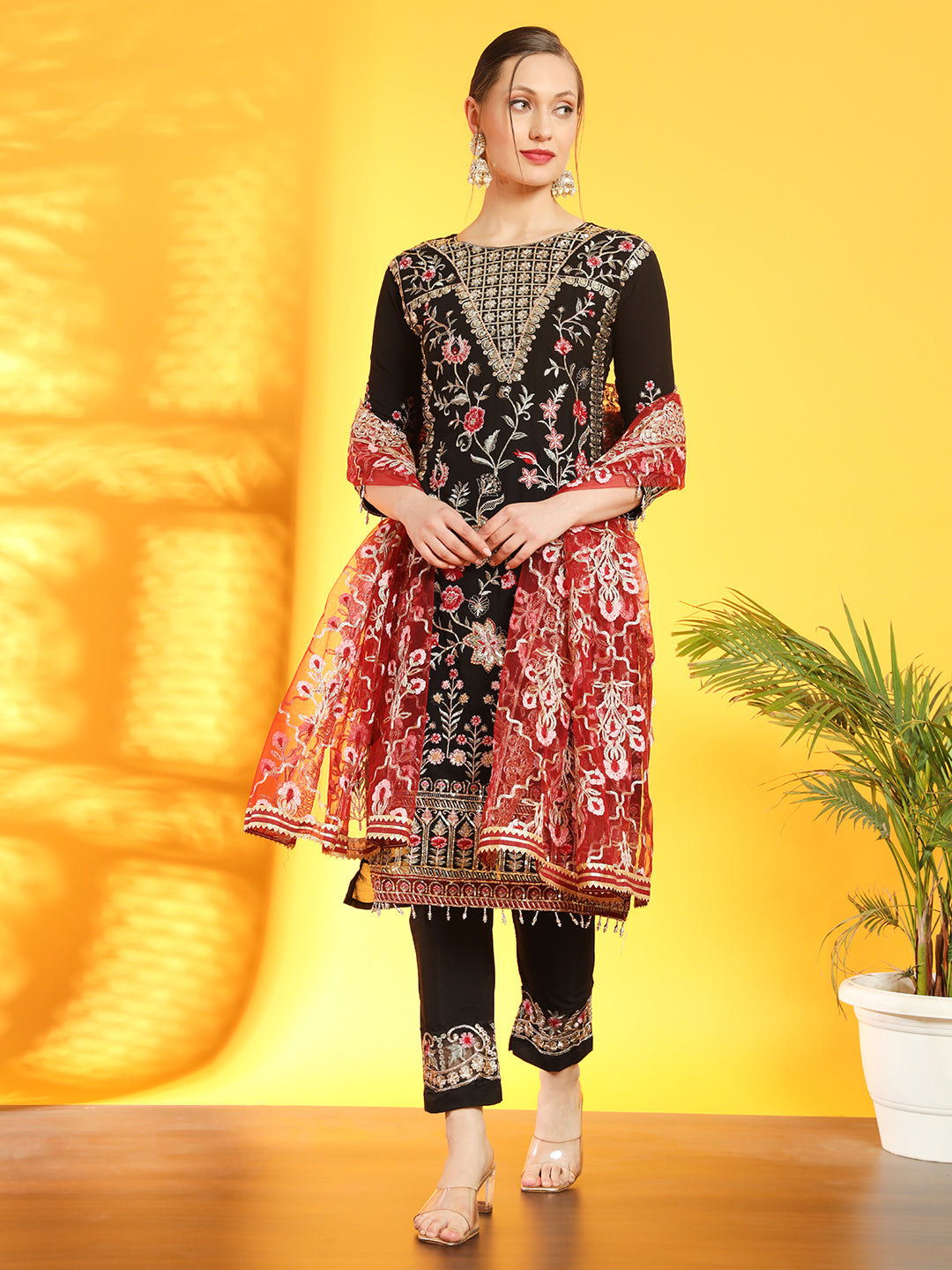 Pakistani Inspired Floral Embroidery Georgette Kurta Set With Contrast Scalloped Dupatta