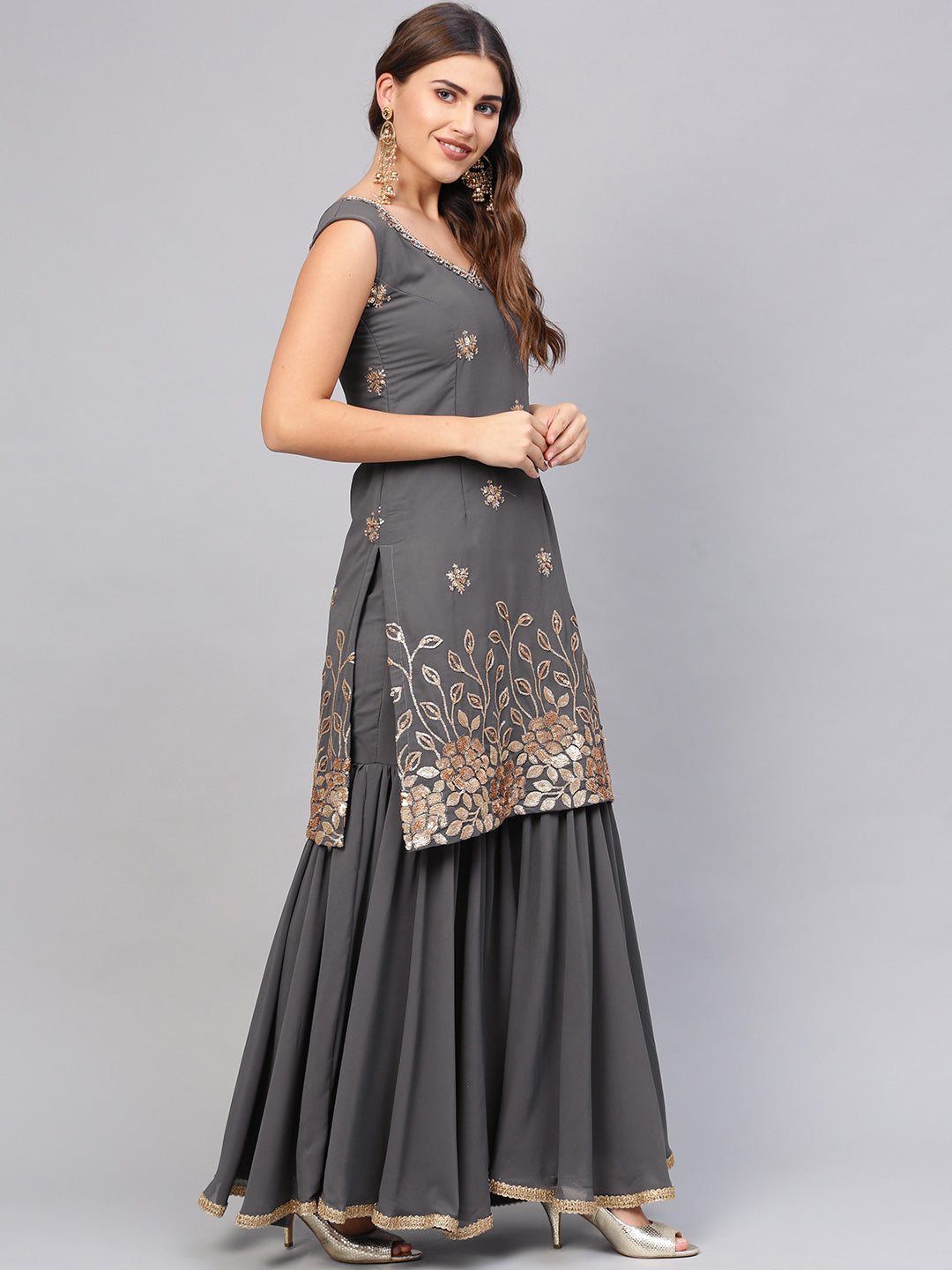 Embroidered Kurta Set with Scalloped Cut-Work dupatta