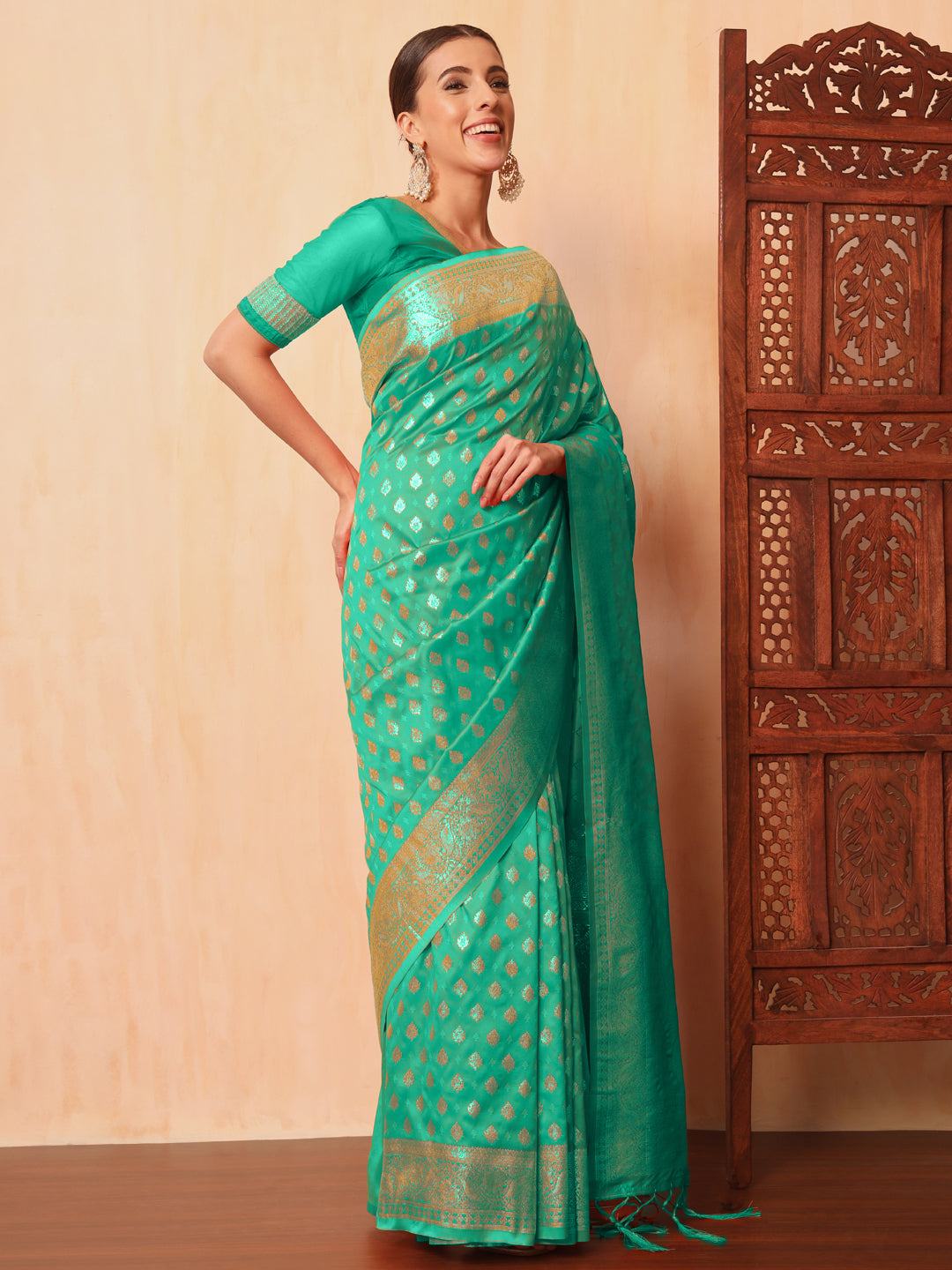 Resham & Zari Woven Traditional Silk Banarasi Saree with Ethnic ambi Motifs