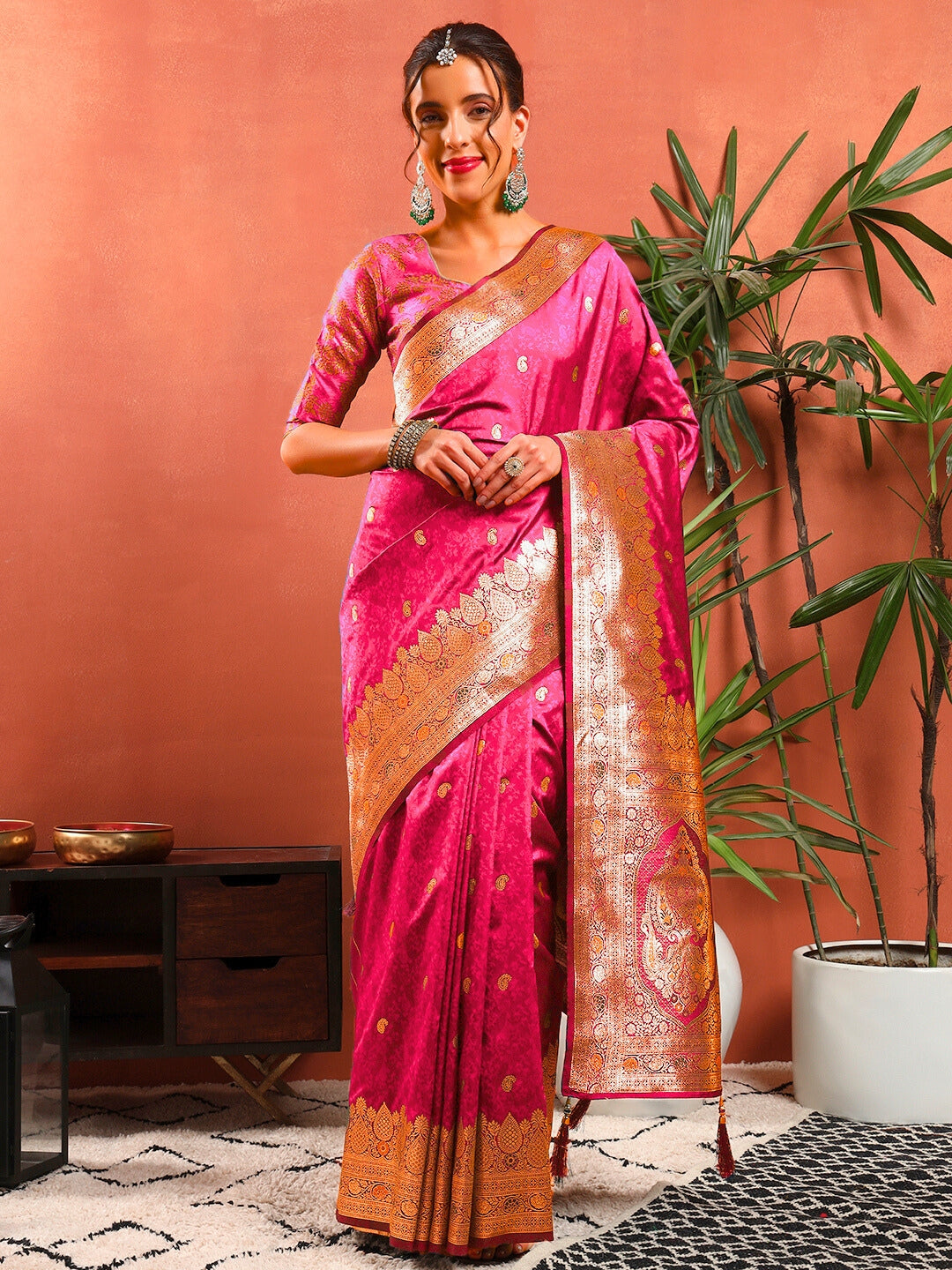 Handloom Banarasi Brocade Handloom Silk saree with Meenakari Weaving, Paisley Border
