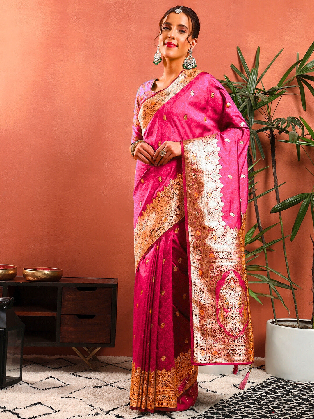 Handloom Banarasi Brocade Handloom Silk saree with Meenakari Weaving, Paisley Border