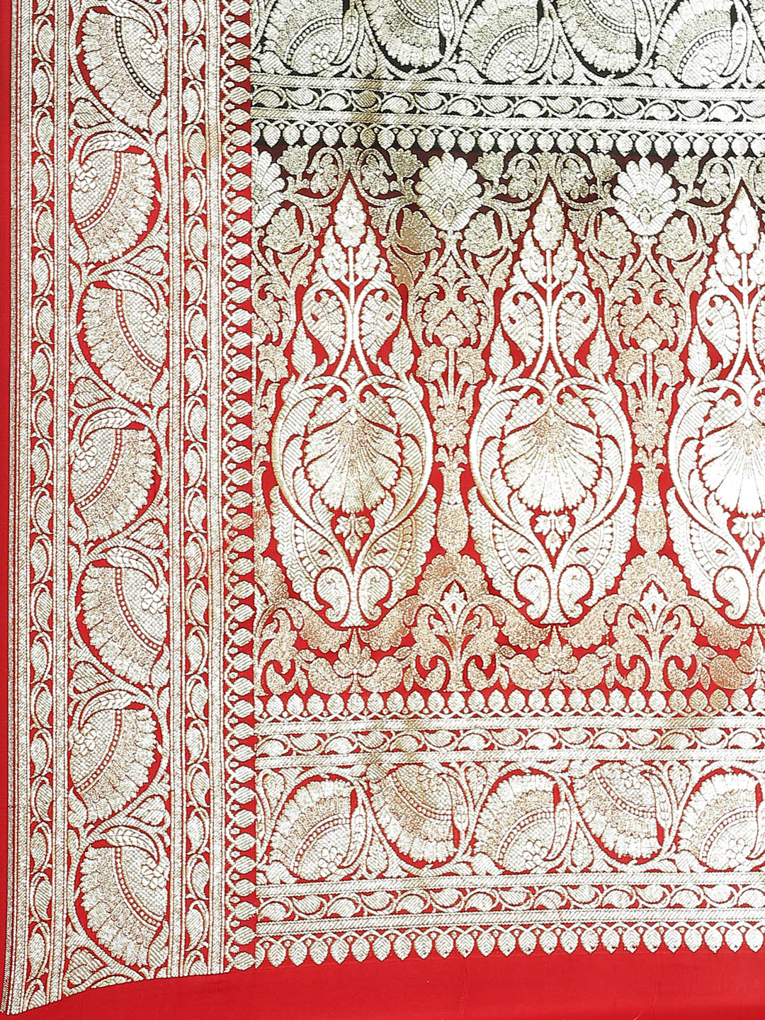 Banarasi Silk Blend Embossed Handloom Saree with Paisley Weaving & Contrast Border,Pallu