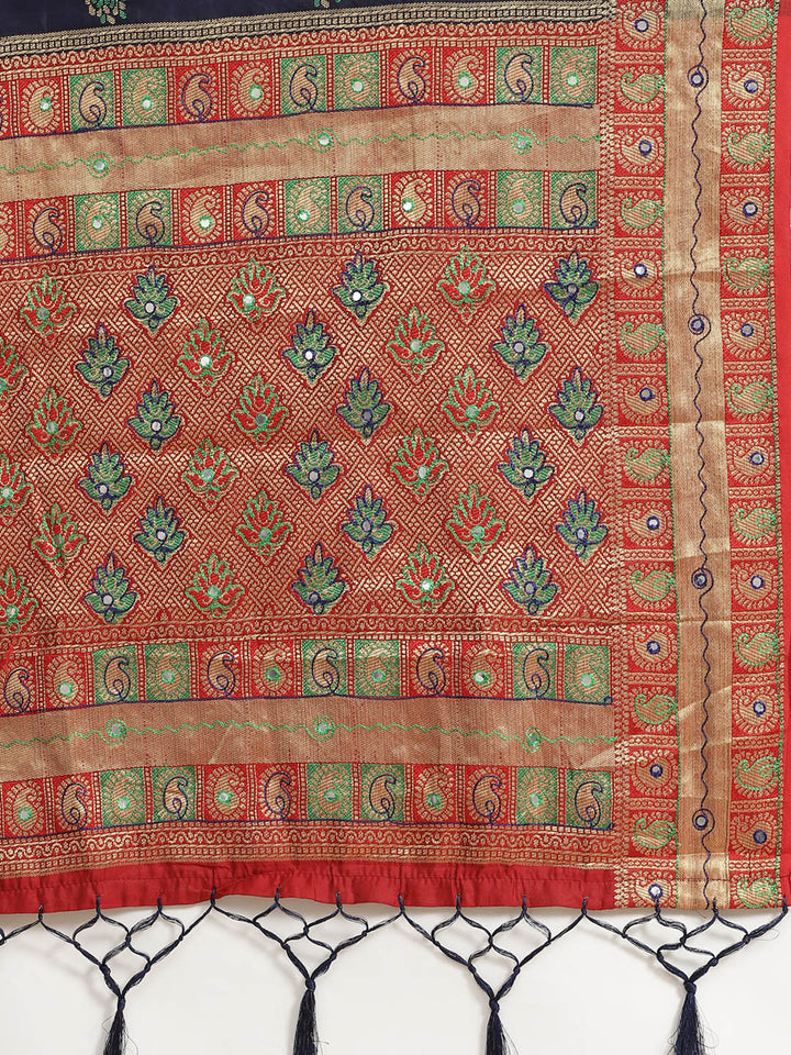 Banarasi Jamdani inspired Paisley Saree with Zari woven border and heavy Contrast Pallu