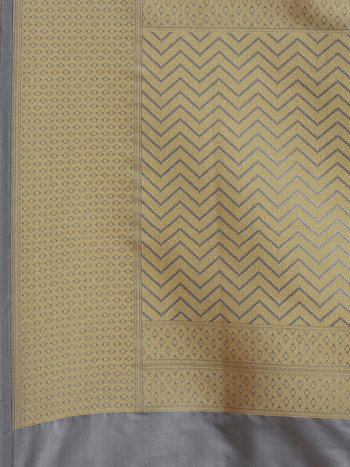 Kanjeevaram Wedding Silk Saree Embellished With Gold Zari Floral Motif