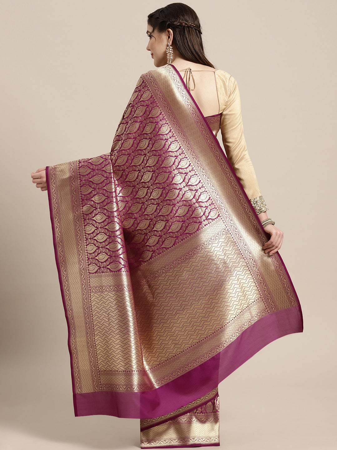 Kanjiwaram Silk Saree with Stylish Paisley Zari Weaving
