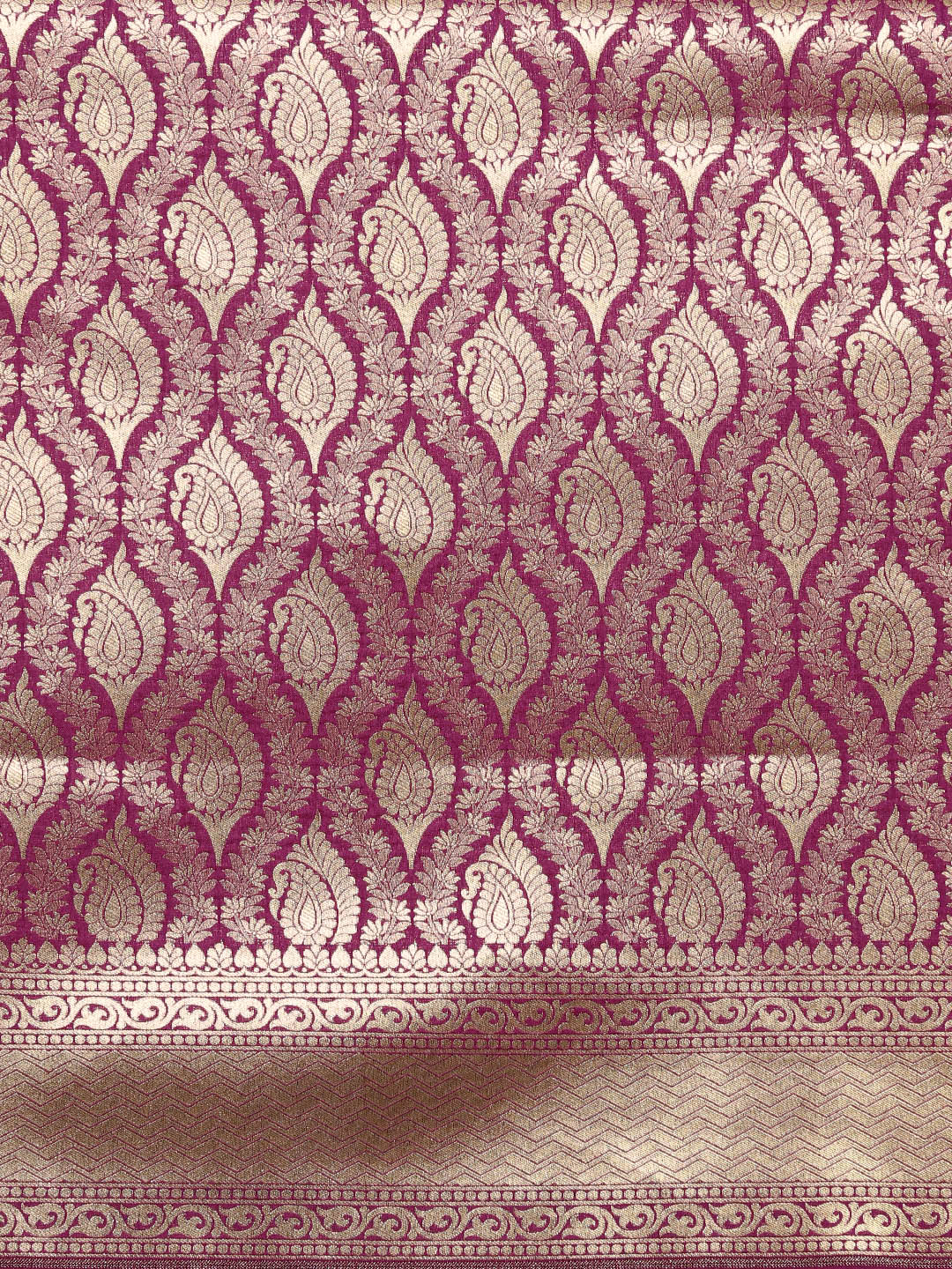 Kanjiwaram Silk Saree with Stylish Paisley Zari Weaving