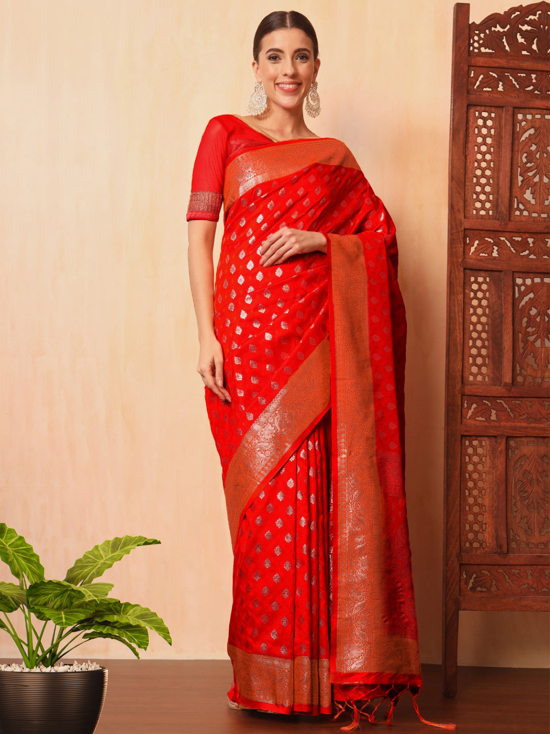 Chhabra 555 Resham & Zari Woven Traditional Silk Banarasi Saree with Ethnic ambi Motifs 