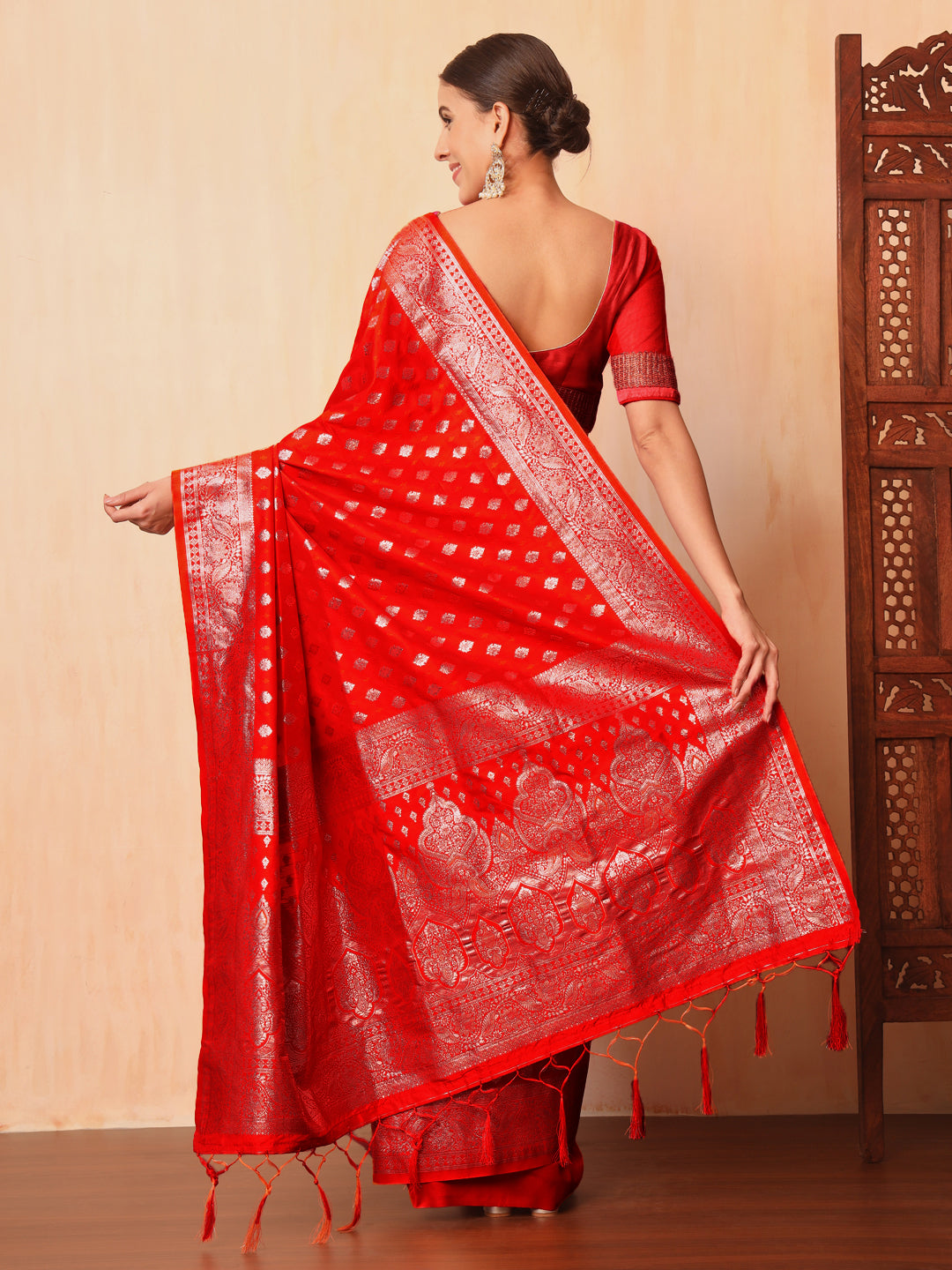 Resham & Zari Woven Traditional Silk Banarasi Saree with Ethnic ambi Motifs