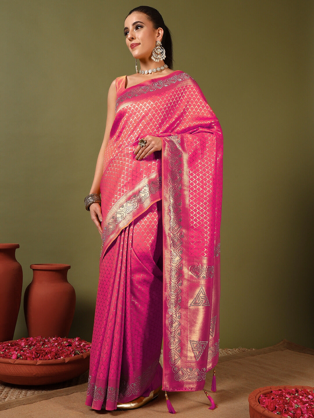 Banarasi Handloom saree with Lattice Weaving & Crystal Embellished Heart Motif Border