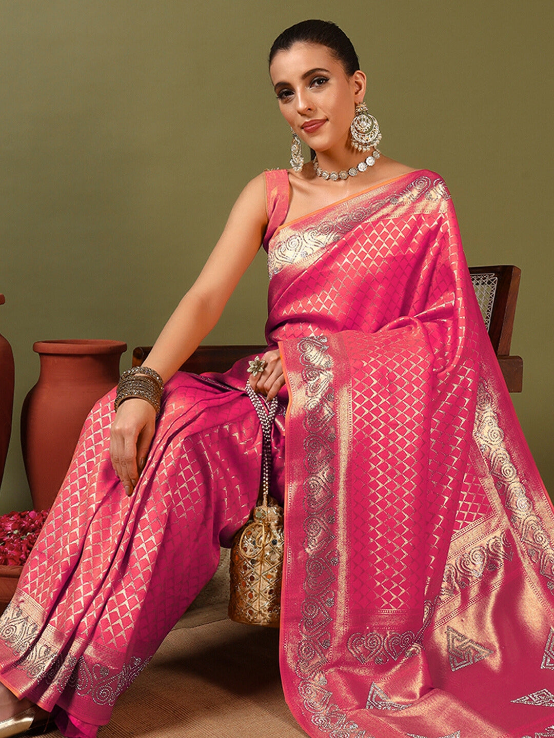 Banarasi Handloom saree with Lattice Weaving & Crystal Embellished Heart Motif Border