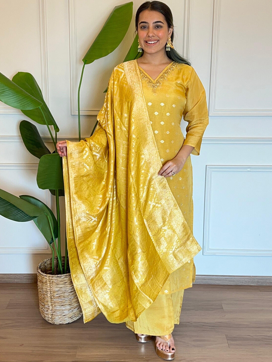 Chhaba 555 Banarasi Handloom Weaving Kurta Set with Zardozi Embroidered Neckline & Floral Motifs