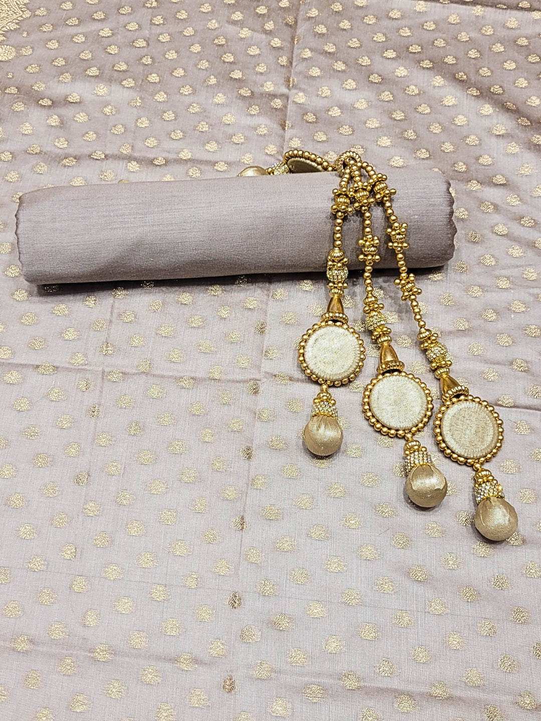 Meeanakari Weaving Banarasi Dress Material with Scalloped pattern & Jhallar Dupatta