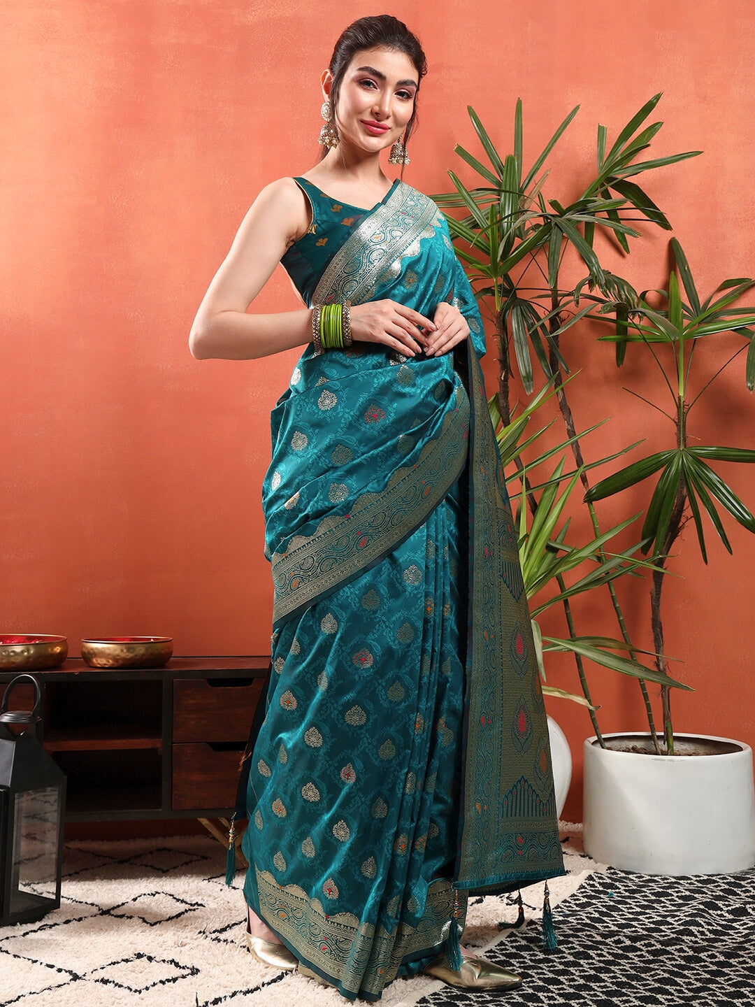 Handloom Banarasi Brocade Silk saree with Intricate Meenakari Weaving & Paisley Border