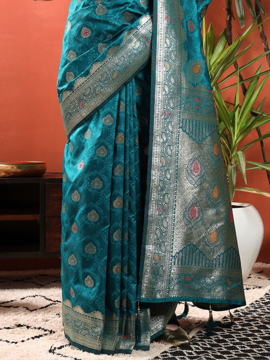 Handloom Banarasi Brocade Silk saree with Intricate Meenakari Weaving & Paisley Border