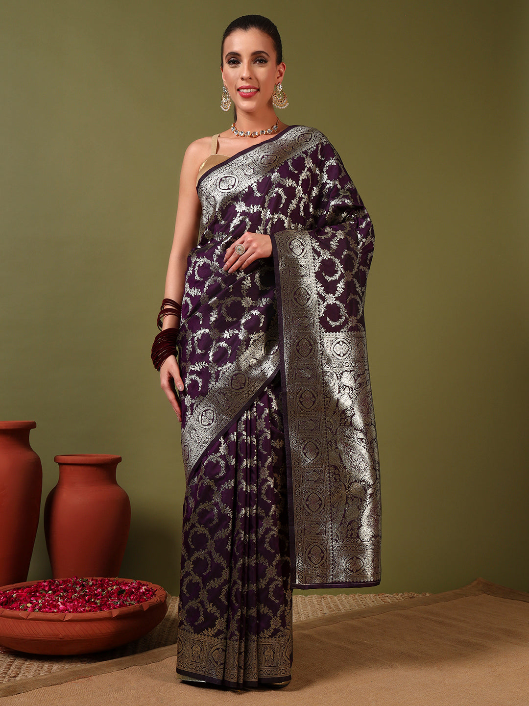 Banarasi Intricate Floral Motifs Zari Hand Woven Traditional Handloom Satin Silk Saree