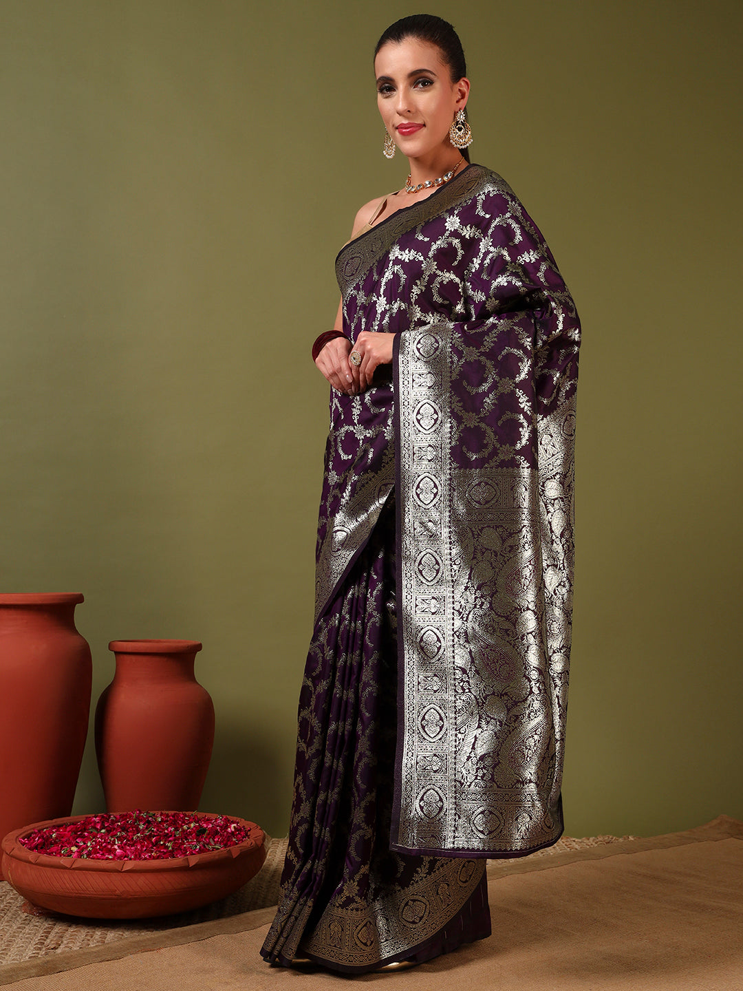 Banarasi Intricate Floral Motifs Zari Hand Woven Traditional Handloom Satin Silk Saree