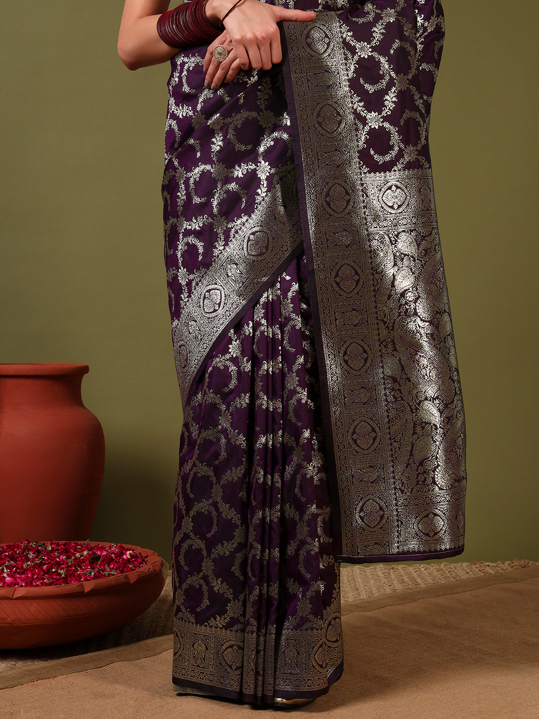 Banarasi Intricate Floral Motifs Zari Hand Woven Traditional Handloom Satin Silk Saree