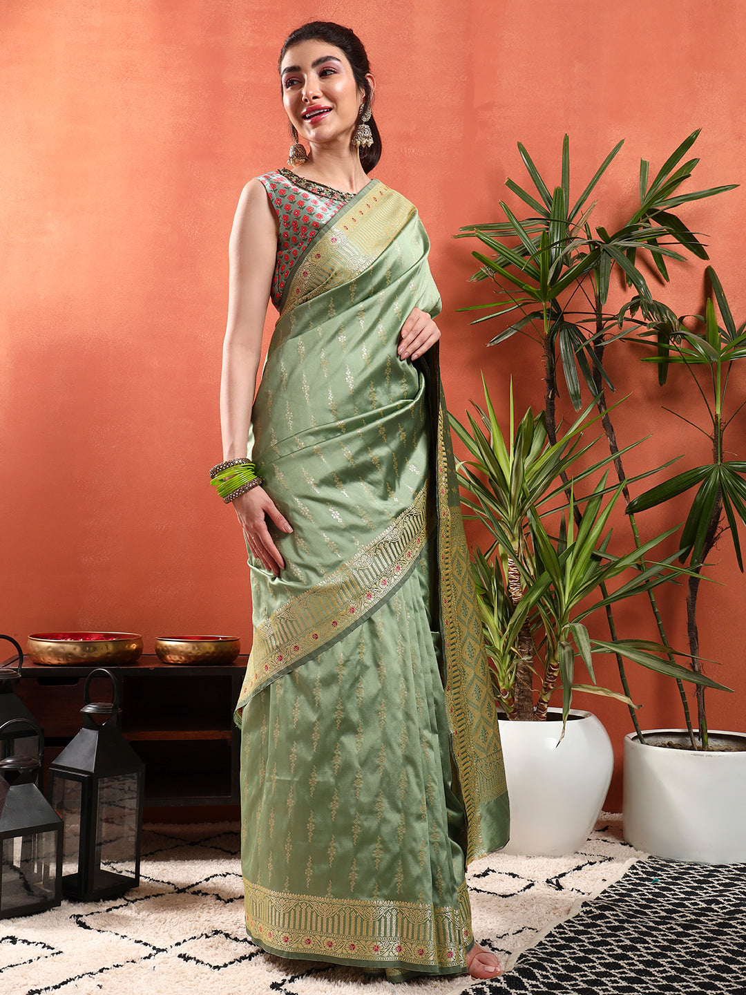 Banarasi Zari Woven Traditional Handloom Silk Saree with Intricate Floral Motifs