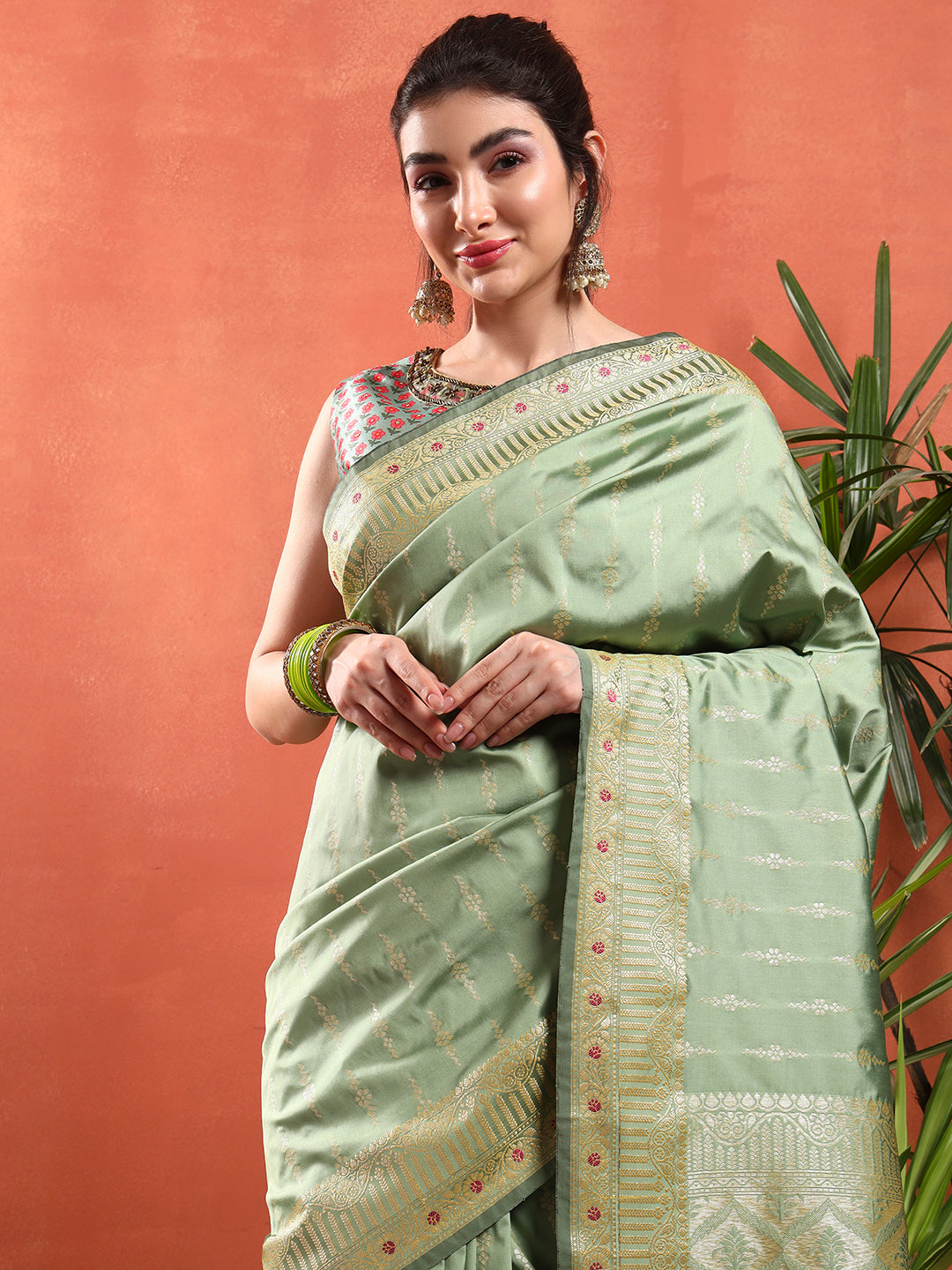 Banarasi Zari Woven Traditional Handloom Silk Saree with Intricate Floral Motifs