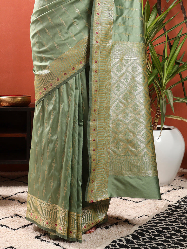 Banarasi Zari Woven Traditional Handloom Silk Saree with Intricate Floral Motifs