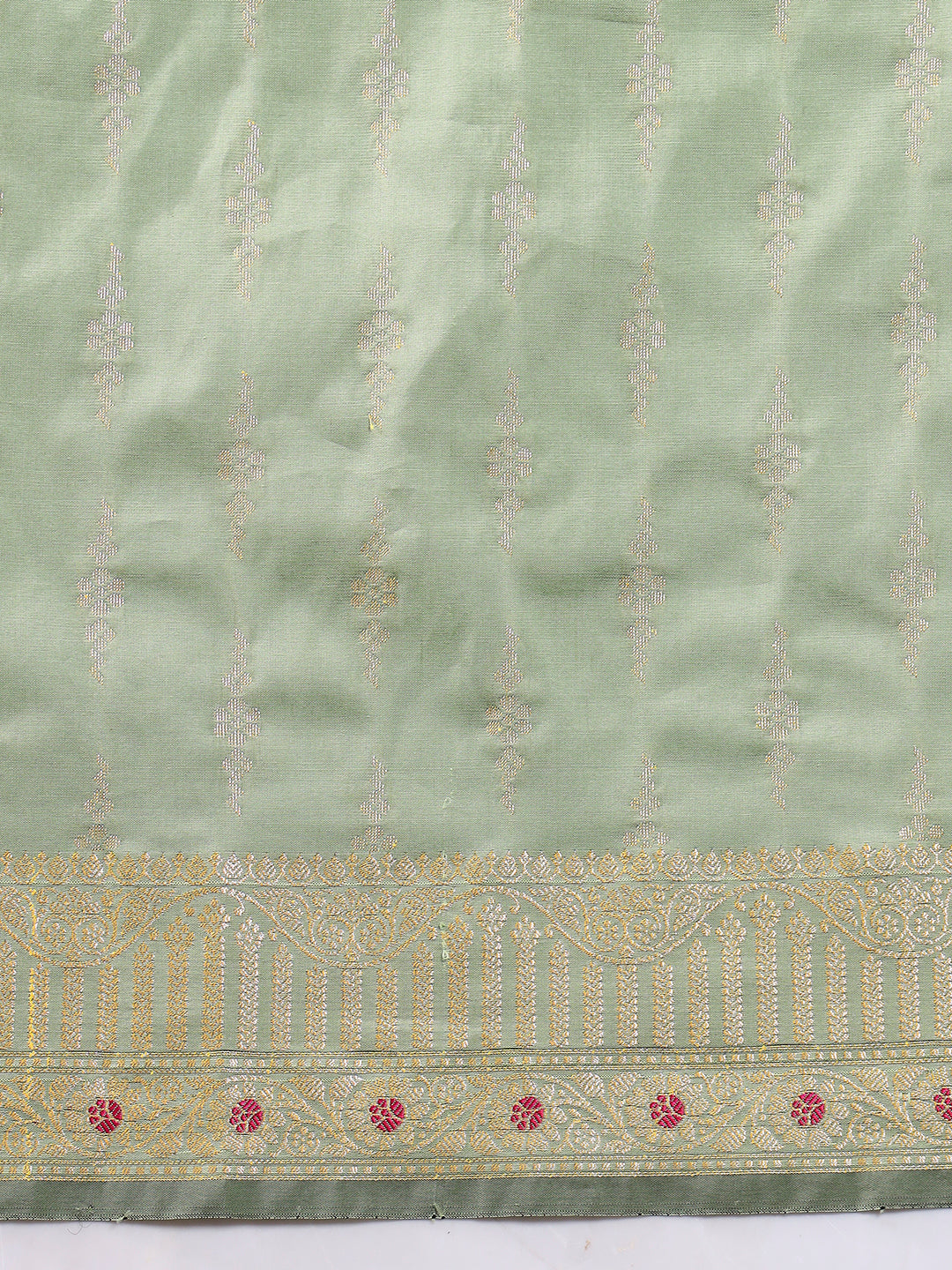 Banarasi Zari Woven Traditional Handloom Silk Saree with Intricate Floral Motifs