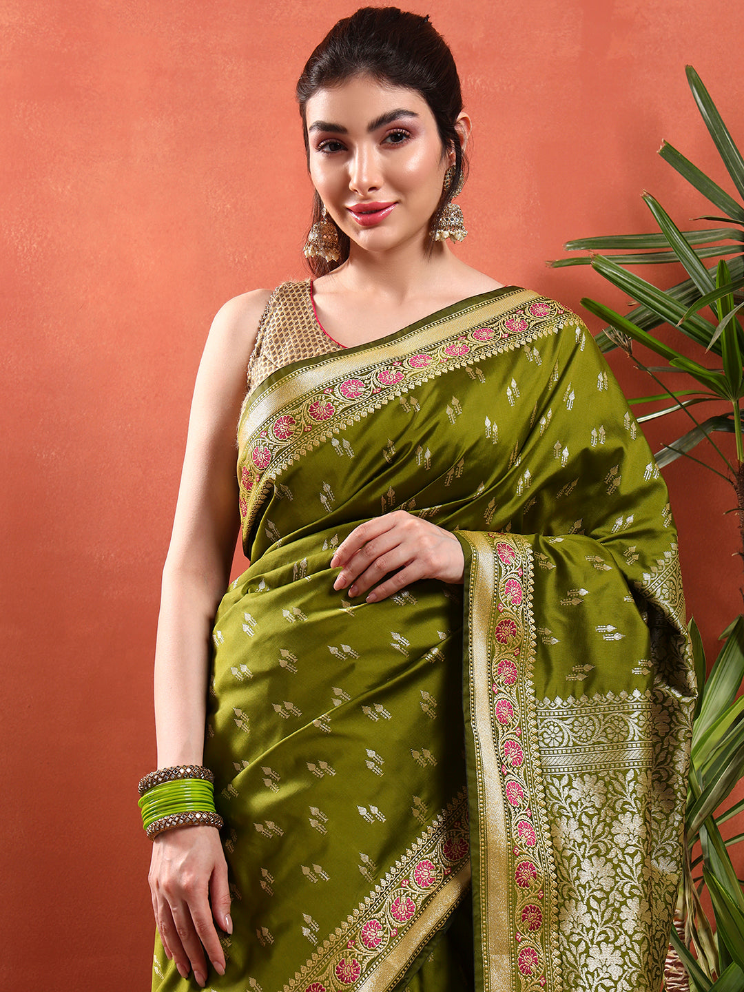 Chhabra 555 Banarasi Zari Woven Traditional Handloom Silk Saree with Intricate Floral Motifs 
