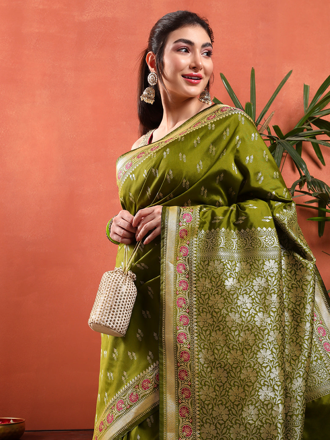 Banarasi Zari Woven Traditional Handloom Silk Saree with Intricate Floral Motifs