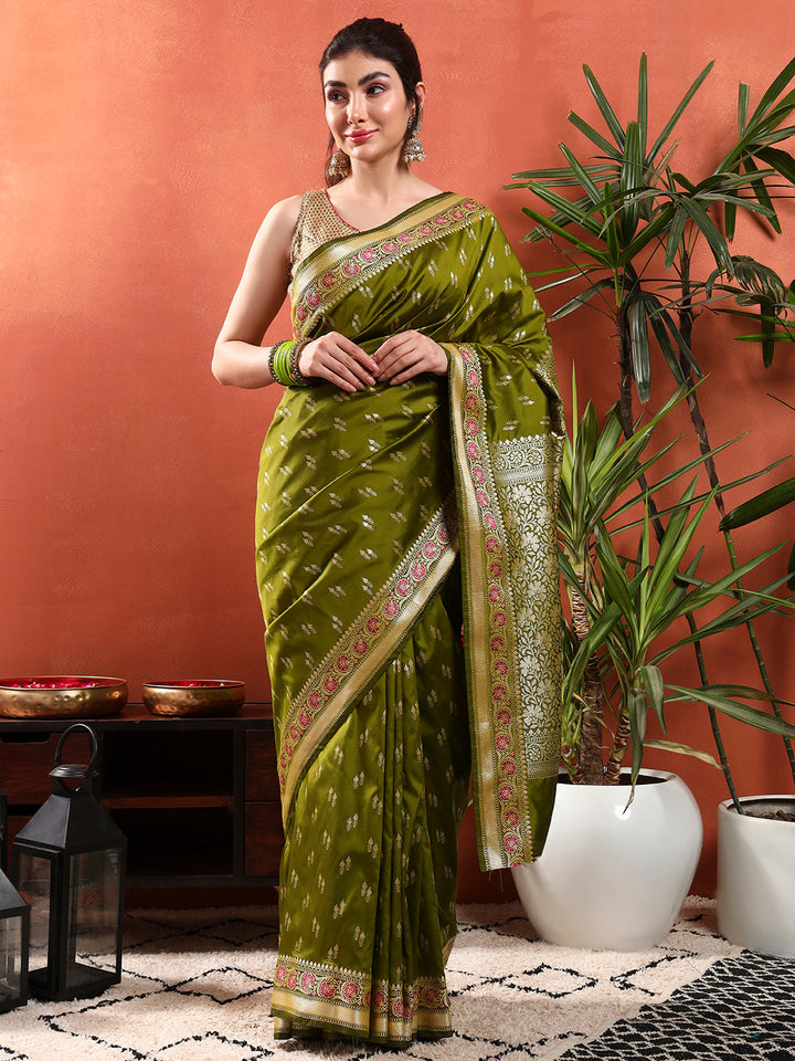 Banarasi Zari Woven Traditional Handloom Silk Saree with Intricate Floral Motifs