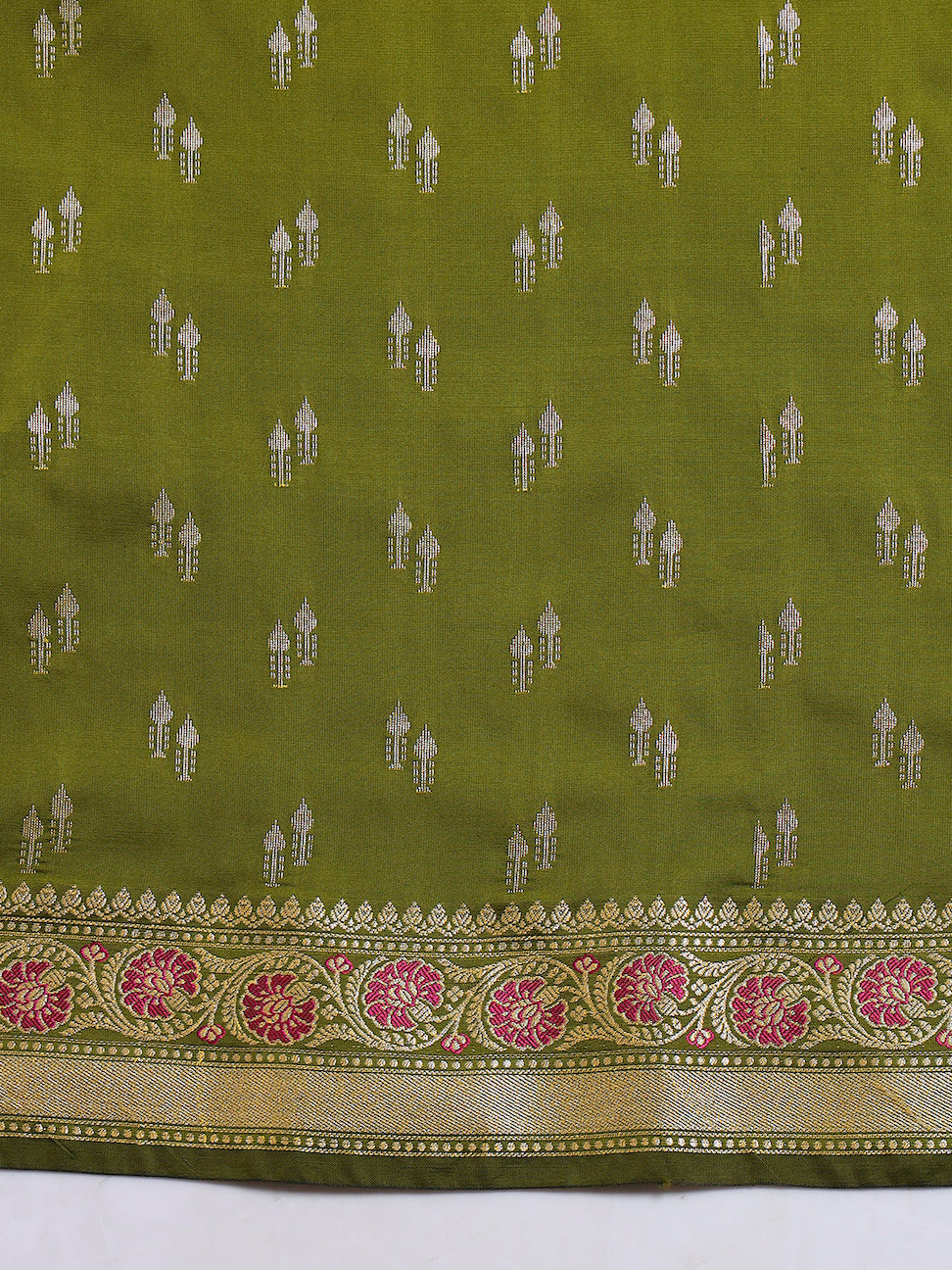 Banarasi Zari Woven Traditional Handloom Silk Saree with Intricate Floral Motifs