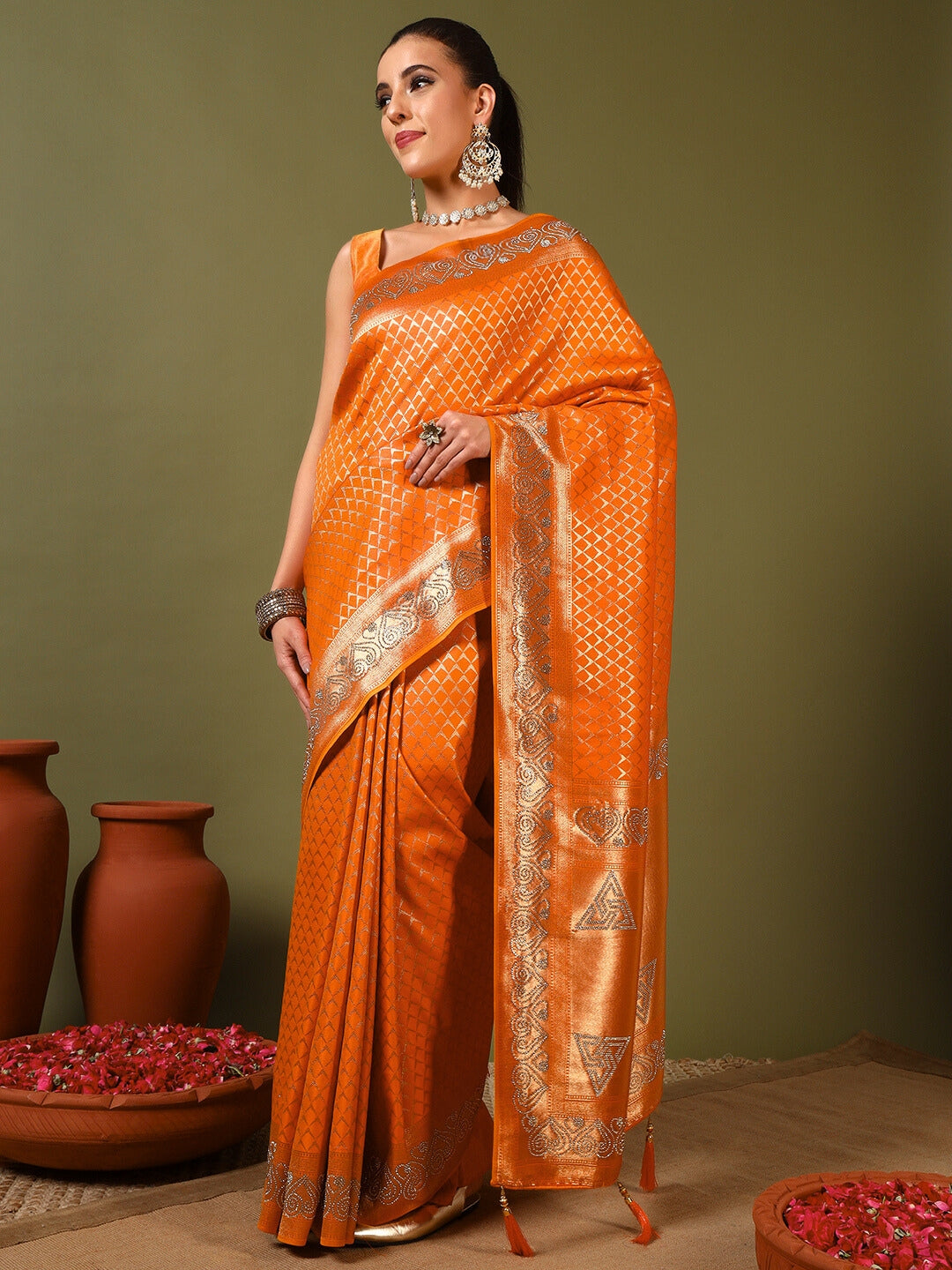 Banarasi Handloom saree with Lattice Weaving & Crystal Embellished Heart Motif Border