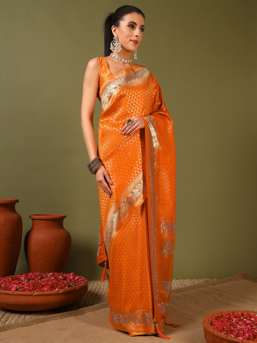Banarasi Handloom saree with Lattice Weaving & Crystal Embellished Heart Motif Border