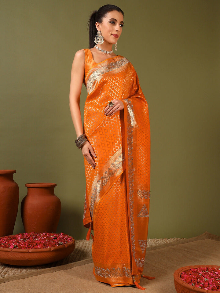 Banarasi Handloom saree with Lattice Weaving & Crystal Embellished Heart Motif Border